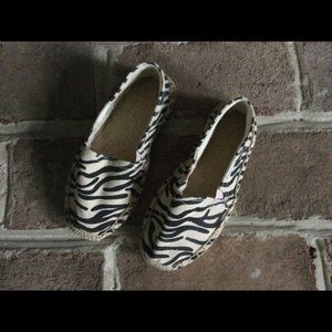 Soludos slip on espadrilles kids size 12 zebra